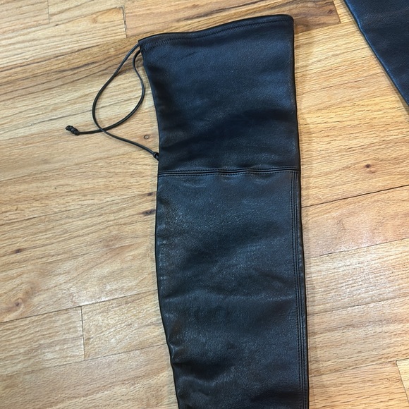 Thigh high beautiful Stuart weitzman black leather boots - Picture 3 of 13
